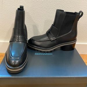 Bernardo Somers Loafer Style Chelsea Boot in Black. Size 7.5. Never worn!